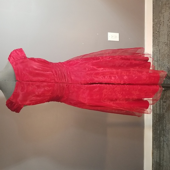 Organza Shimmering red dress approximate size 6 - Picture 6 of 17